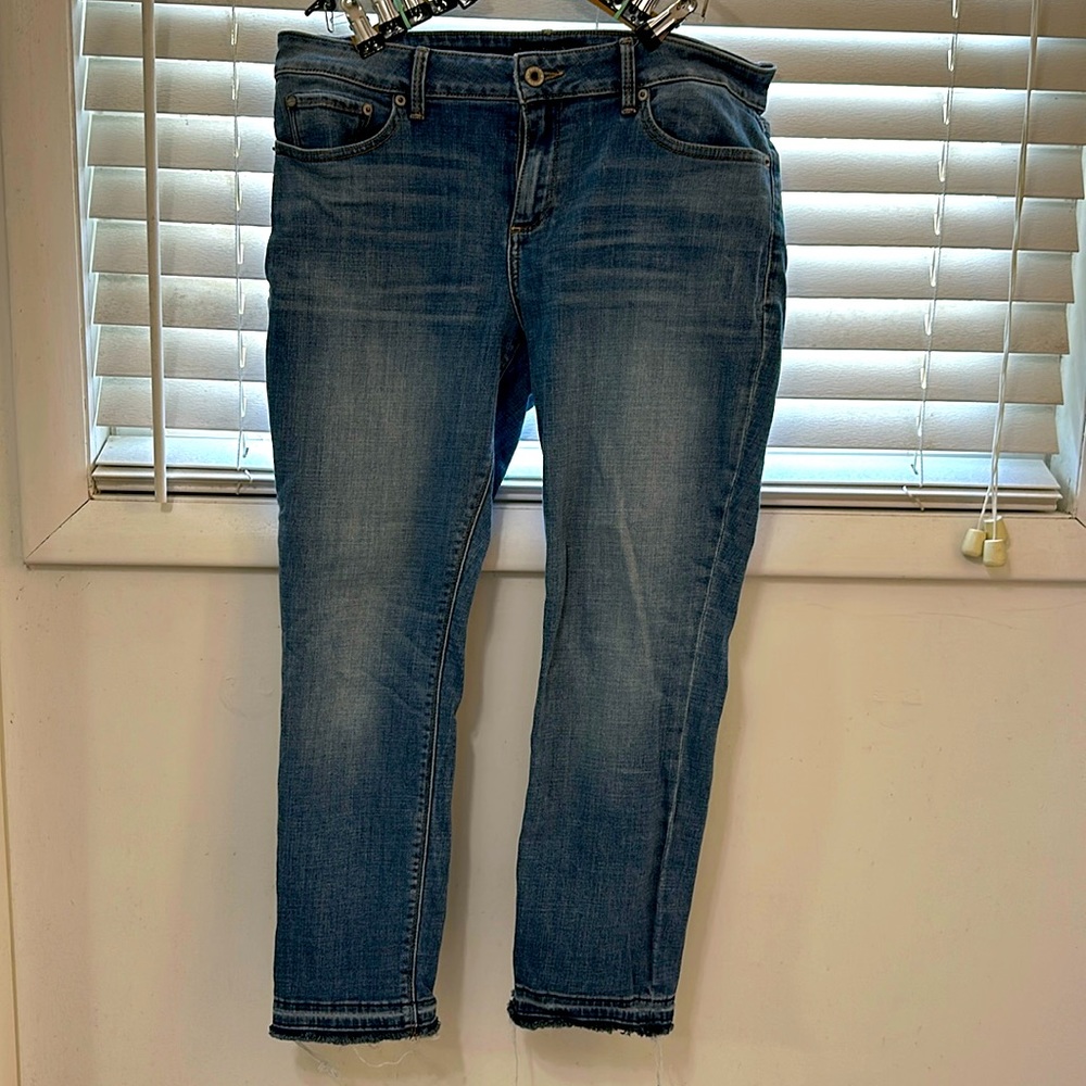 Lucky Brand Lolita Capri frayed hem jeans - size 12/31